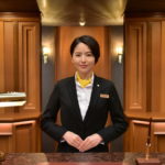 木村拓哉 × 長澤まさみ『マスカレード・ホテル』劇中に登場した衣裳や小道具を展示！